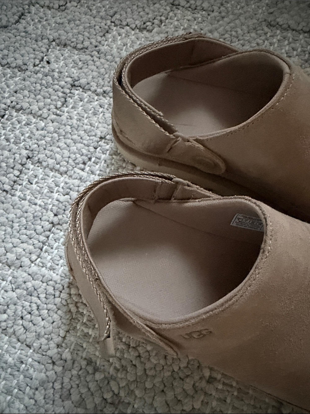 UGG Goldenstar clogs sand colour, women’s size 9 - Picture 2 of 4